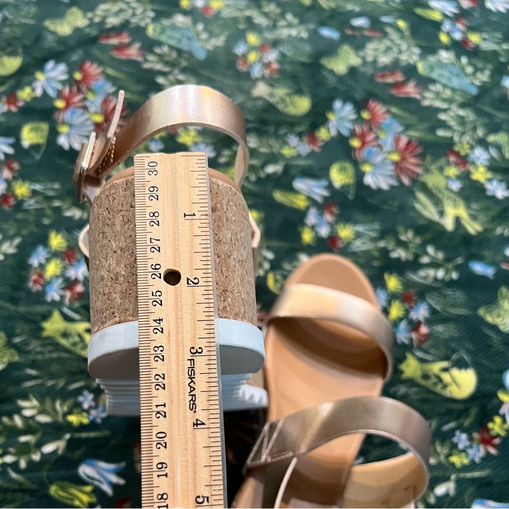 Time and Tru Women's Gold Sandals - Picture 7 of 9